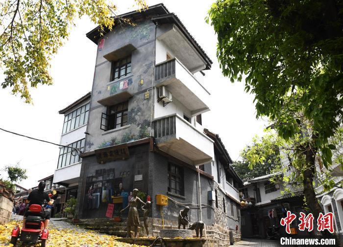 回顾驾校教练专拍女学员大腿,部位清晰可见为了流量什么都敢拍